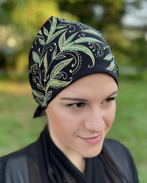 Šátek černý se smaragdovými listy